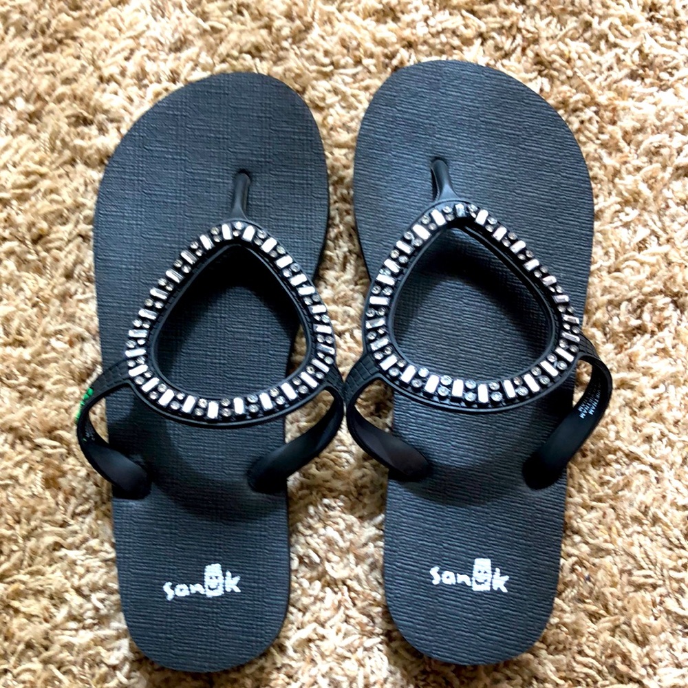 Sanuk flip flops
